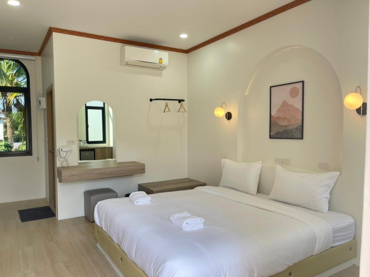 สต็อกโฮม เขาใหญ่  Hotell Pak Chong Exteriör bild