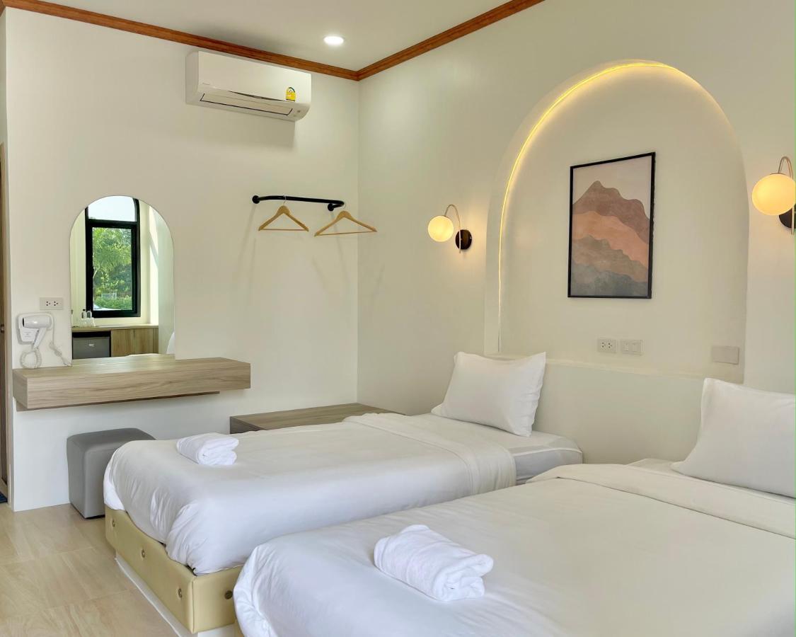 สต็อกโฮม เขาใหญ่  Hotell Pak Chong Exteriör bild